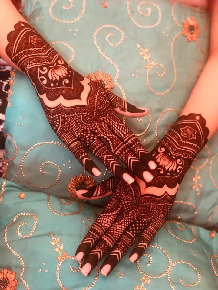 Dense Bridal Hand Design